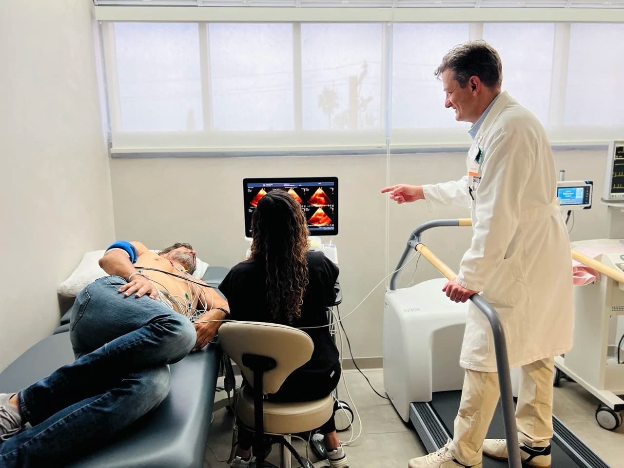 Handheld point-of-care ultrasound device used for in-office cardiac assessment
